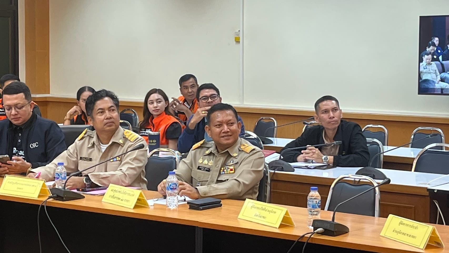 ประชุมหัวหน้าส่วนราชการ ผู้บริหารองค์กรปกครองส่วนท้องถิ่น และกำนัน ผู้ใหญ่บ้าน ฯลฯเพื่อมอบนโยบายการจัดทำกรมธรรม์ประกันภัยพิบัติ สำหรับประชาชนทุกหลังคาเรือน